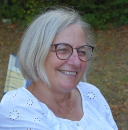 r2656_4_portrait_catherine_b_250px.jpg r2656_4_portrait_catherine_b_250px.jpg